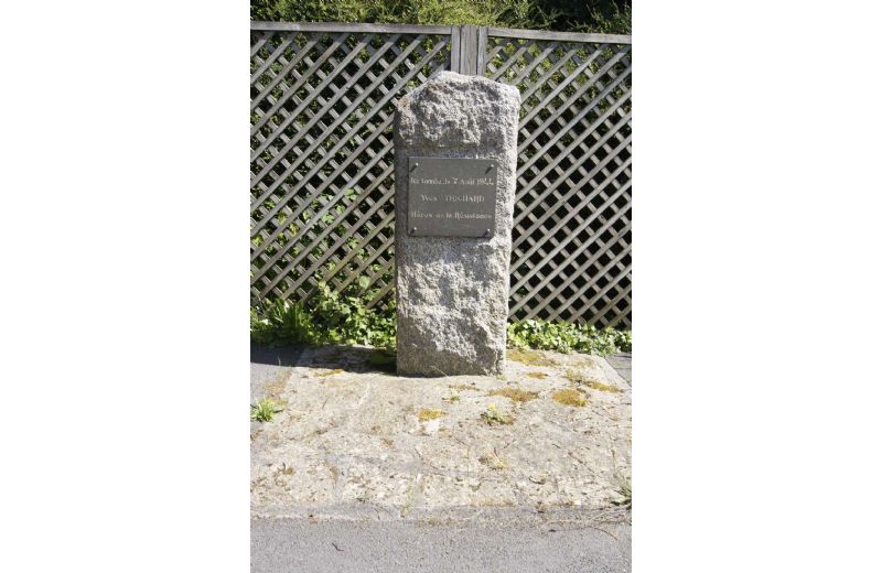 Yves Trichard stele