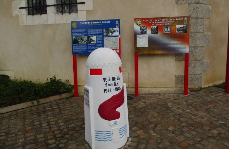 Koufra oath marker at Cossé le Vivien