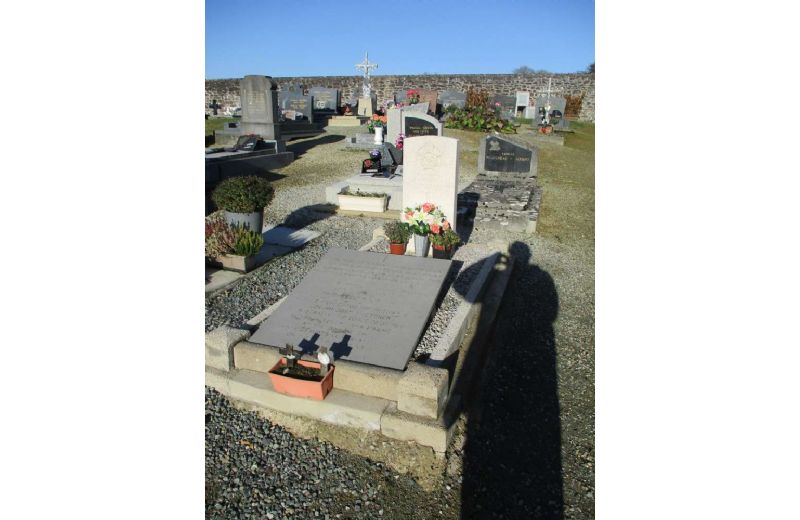 Sainte-Gemmes-le-Robert Cemetery