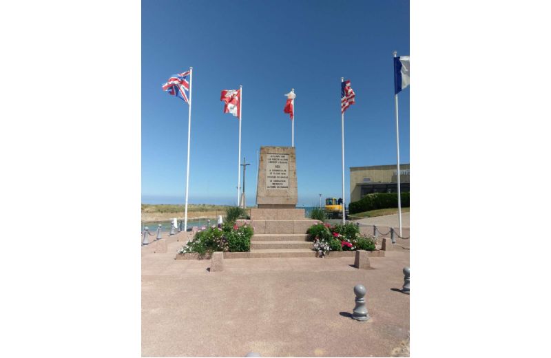 Charles De Gaulle Monument